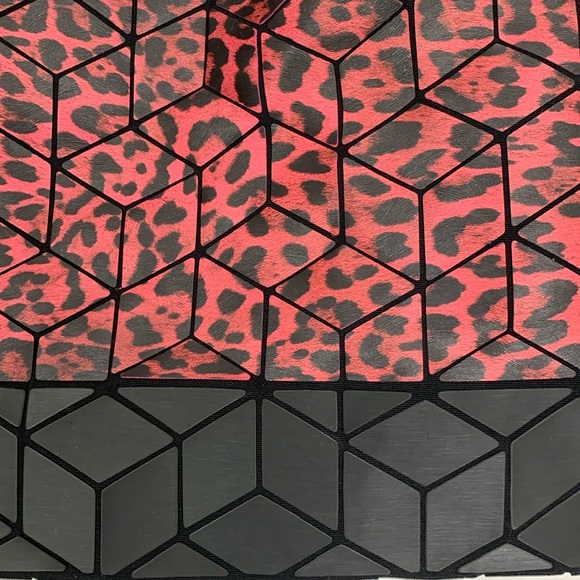 PATRIZIA LUCA Tote Bag Two-Tone Cheetah Red Matte Black Slanted Square Geometric - Picture 7 of 16